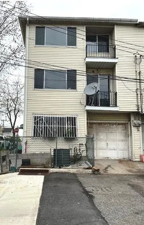 Buy this 3 bed house on 359 Mosel Avenue in New York, NY 10304