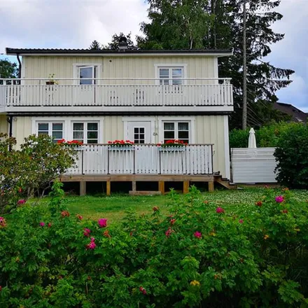 Rent this 6 bed apartment on Berganäsvägen 8A in 135 52 Tyresö kommun, Sweden