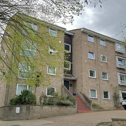 Rent this 2 bed apartment on The Heights in London, BR3 5BX