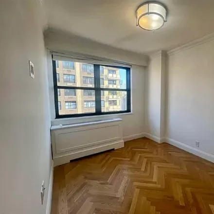 Image 4 - East 86th St, Unit 21RW - Apartment for rent