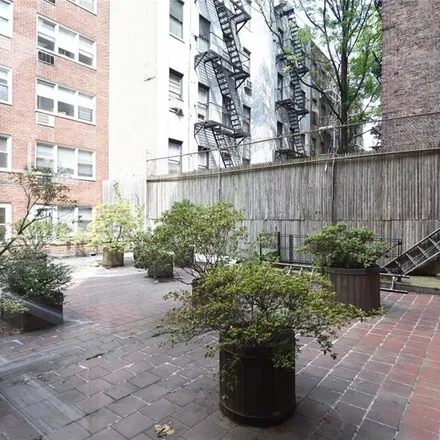 Image 5 - 400 East 66th Street, New York, NY 10065, USA - Condo for sale