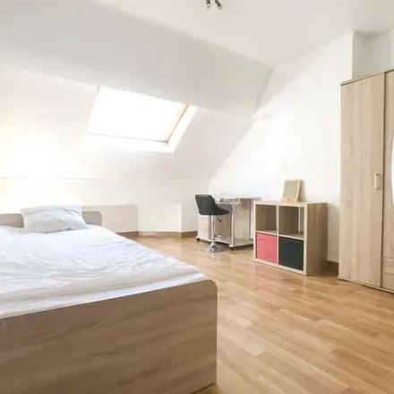Rent this 2 bed apartment on Rue de la Sincérité - Oprechtheidsstraat 26 in 1070 Anderlecht, Belgium