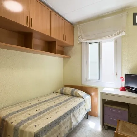 Rent this 2 bed room on Centre Cívic Torre Llobeta in Carrer de Santa Fe, 2