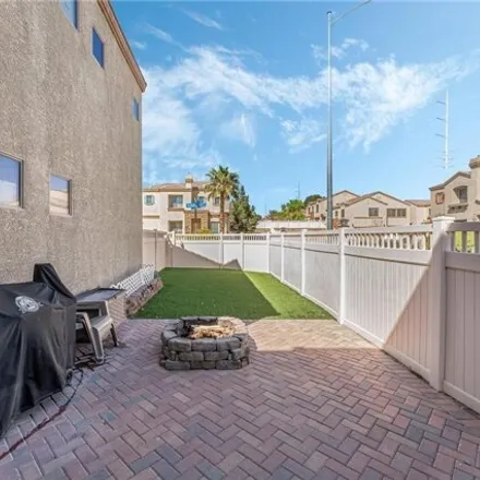 Image 5 - 601 Civic Holiday Avenue, North Las Vegas, NV 89031, USA - Townhouse for sale