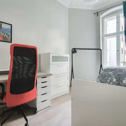 Rent this 3 bed apartment on Hairdressers Farkas & Manthei in Nürnberger Straße 14-15, 10789 Berlin