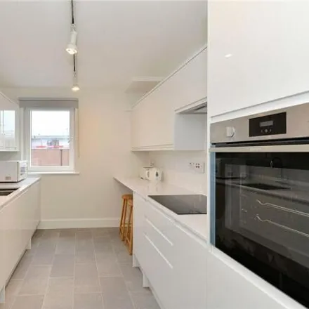 Image 3 - 20 Abbey Road, London, NW8 9AA, United Kingdom - Room for rent