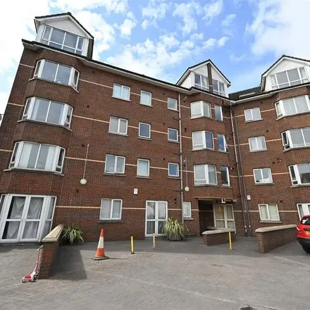 Rent this 3 bed apartment on 42 University Road in Belfast, BT7 1ND