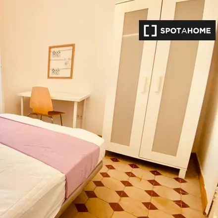 Rent this 5 bed room on Primera Iglesia Evangélica Bautista in Quart, Carrer de Quart