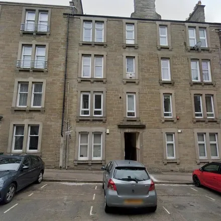 Rent this 3 bed apartment on Baldovan Terrace in Dundee, DD4 6LT