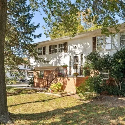 Image 2 - 229 Watchung Avenue, Montclair, NJ 07043, USA - House for sale