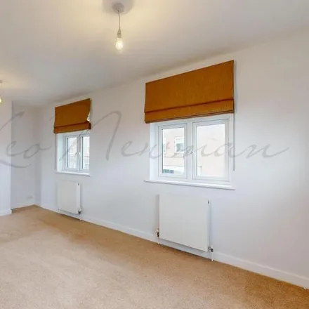 Image 9 - Poundstretcher, Cherrydown Avenue, London, E4 8DP, United Kingdom - Apartment for rent