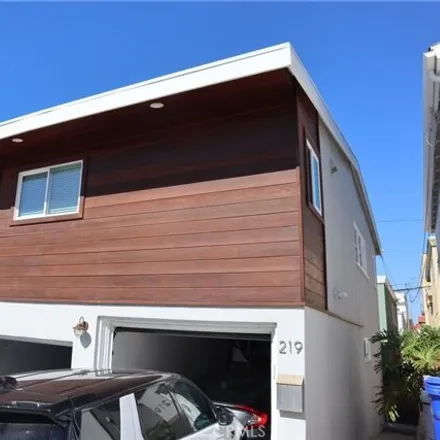 Rent this studio apartment on 219 42nd St in Manhattan Beach, California