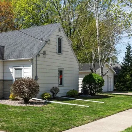 Buy this 3 bed house on 1511 West Commercial Street in Appleton, WI 54914