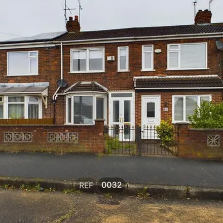 Rent this 2 bed townhouse on Kathleen Road in Hull, HU8 8DT