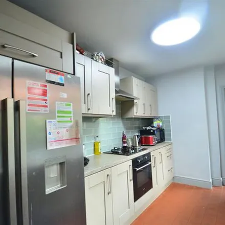 Rent this 5 bed townhouse on 46 Raddlebarn Road in Selly Oak, B29 6HA