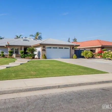 Buy this 3 bed house on 7404 Live Oak Way in Bakersfield, CA 93308
