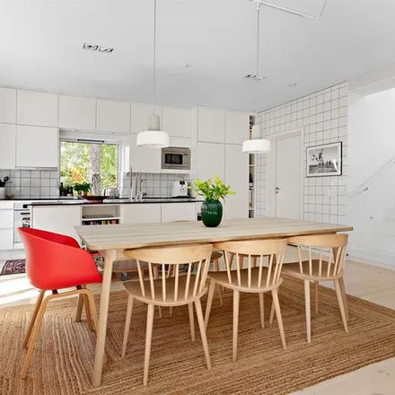 Rent this 6 bed apartment on Barnmorskans väg 10 in 196 34 Sylta, Sweden