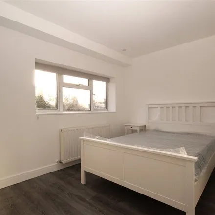 Rent this 5 bed apartment on St John's Road in Guildford, GU2 7UQ