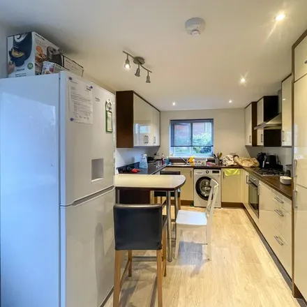 Image 2 - 47 Wood Mead, Bristol, BS16 1GQ, United Kingdom - House for rent