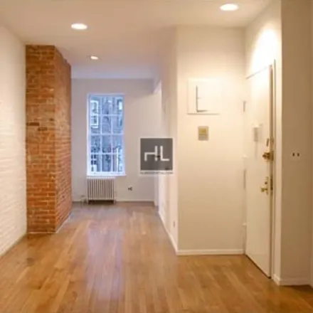 Image 3 - 302 East 83rd Street, New York, NY 10028, USA - Apartment for rent