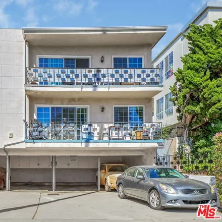 Buy this studio townhouse on Lincoln & Montana in Lincoln Boulevard, Santa Monica