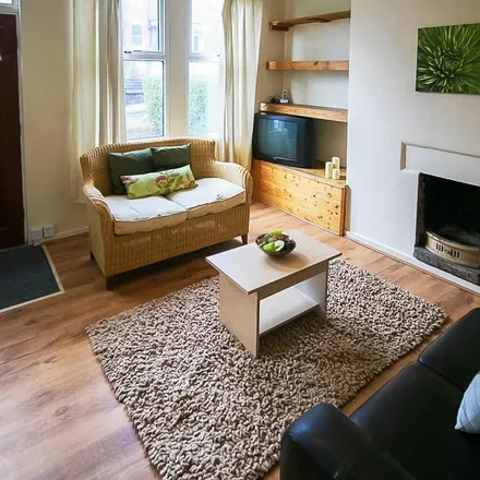 Rent this 2 bed house on Beechwood Terrace in Leeds, LS4 2NG