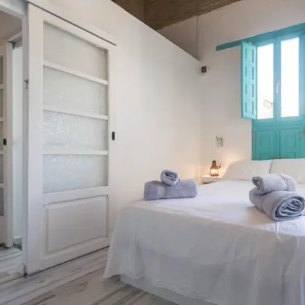 Rent this 1 bed apartment on Carrer del Comte d'Almenara in 2, 46011 Valencia