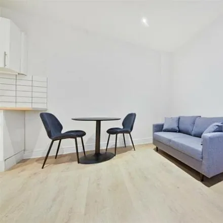 Image 3 - 18 Collingham Place, London, SW5 0TF, United Kingdom - Apartment for rent