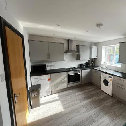 Image 3 - 12 The Elms, Kingswood, BS16 4BN, United Kingdom - House for rent