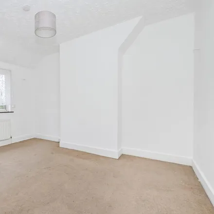 Rent this 1 bed apartment on Reynolds Road in Willow Tree Lane, London