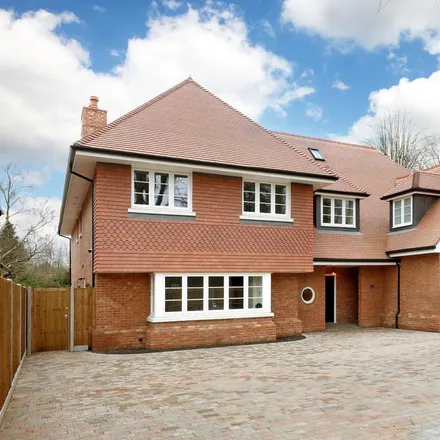 Rent this 7 bed house on Gregories Road in Forty Green, HP9 1HQ