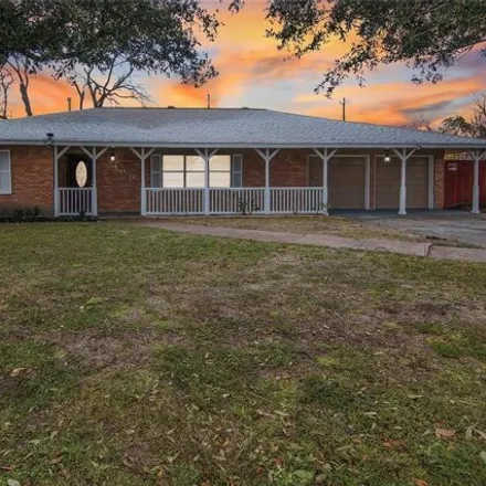 Buy this 3 bed house on 412 West Oak Street in Highlands, Harris County