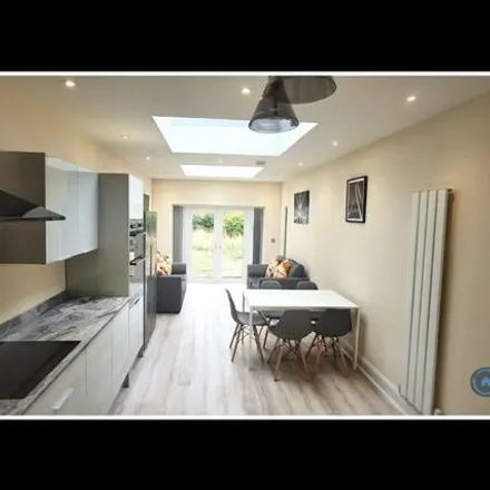 Rent this 6 bed duplex on 20 Hall Croft in Beeston, NG9 1EL