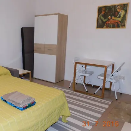 Rent this 1 bed house on Il-Furjana - Boffa in Triq San Franġisk, Floriana