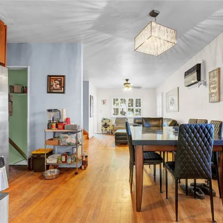 Image 7 - 138-28 63rd Avenue, New York, NY 11367, USA - House for sale