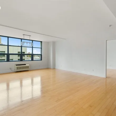 Rent this 3 bed apartment on 5th Street Lofts in 48th Avenue, New York
