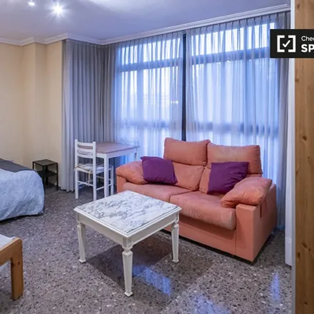 Rent this 7 bed room on Col·legi d'Educació Infantil i Primària Vicente Gaos in Plaça del Poeta Vicente Gaos, 1