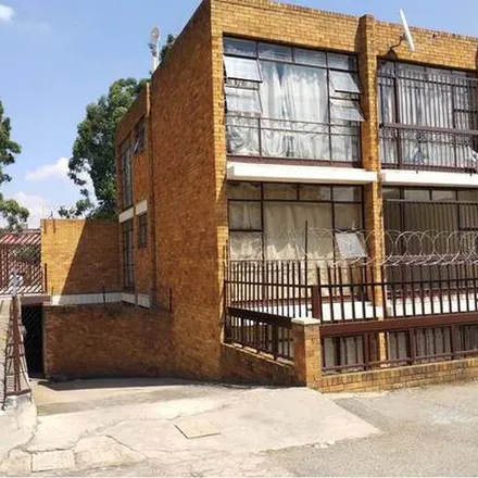 Rent this 2 bed apartment on Lawn Street in Rosettenville, Johannesburg