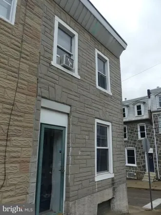 Rent this 3 bed house on 3970 Dexter Street in Philadelphia, PA 19127