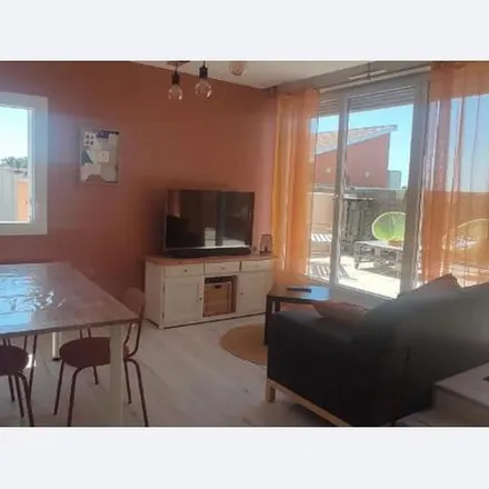 Rent this 3 bed apartment on 45 Avenue du General de Gaulle in 33140 Cadaujac, France