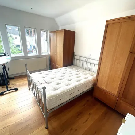 Rent this 5 bed apartment on Uphill Road in London, NW7 4RA