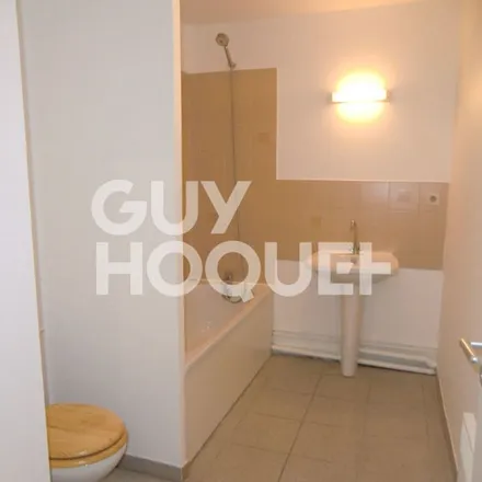Rent this 1 bed apartment on 38 Port Saint-Étienne in 31000 Toulouse, France