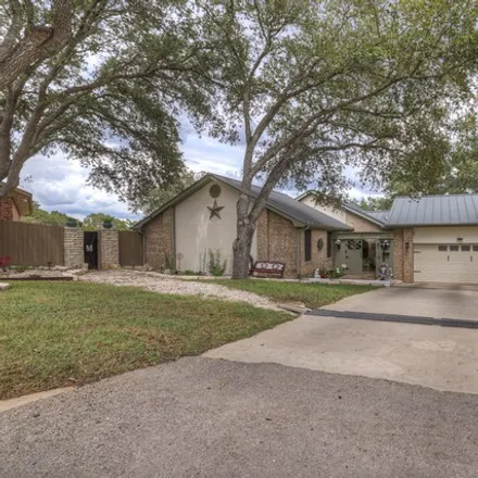 Image 2 - 19 Oak Leaf, Oak Run, New Braunfels, TX 78132, USA - House for sale