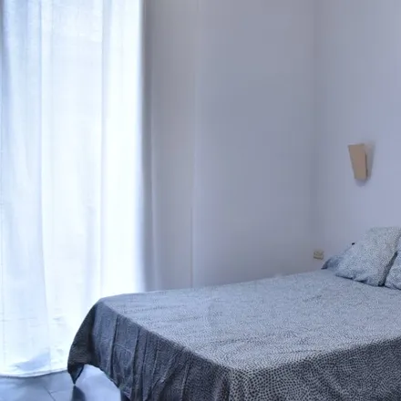 Rent this 5 bed room on Carrer de Císcar in 28, 46005 Valencia