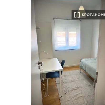Rent this 14 bed room on Feirinha in Rua José Carlos de Melo 180, 2810-203 Almada