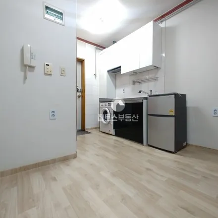 Rent this studio apartment on 서울특별시 관악구 봉천동 100-99