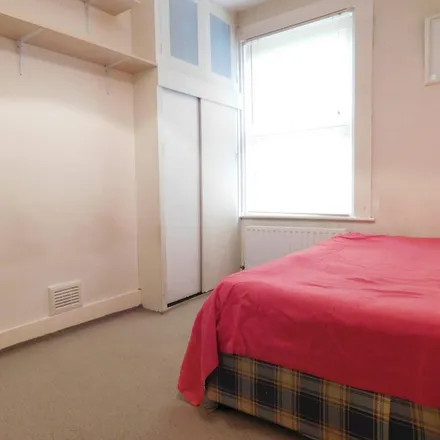 Image 3 - 17 Shirley Gardens, London, W7 3PT, United Kingdom - Apartment for rent