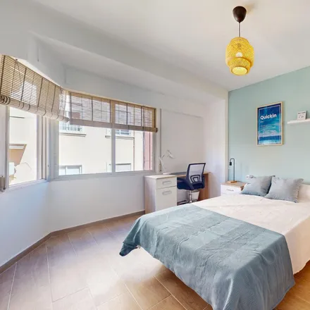 Rent this 5 bed room on Centro Privado de Enseñanza Santísima Trinidad in Carrer d'Oriola, 46009 Valencia