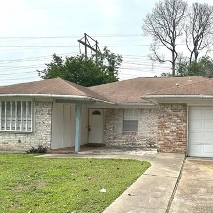 Rent this 3 bed house on 881 Robinwood Drive in Stafford, Fort Bend County