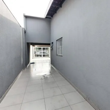 Buy this 3 bed house on Rua Asa Branca in Lindóia, Londrina - PR